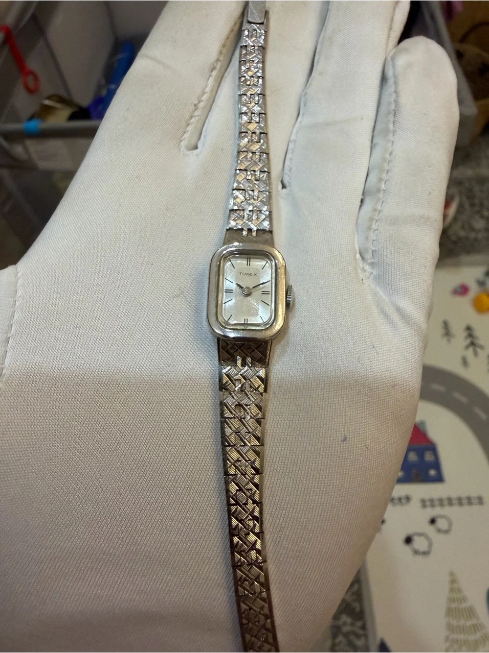 Vintage Timex Ladies Mechanical Watch Silver Tone Cushion Expandable Band Runs